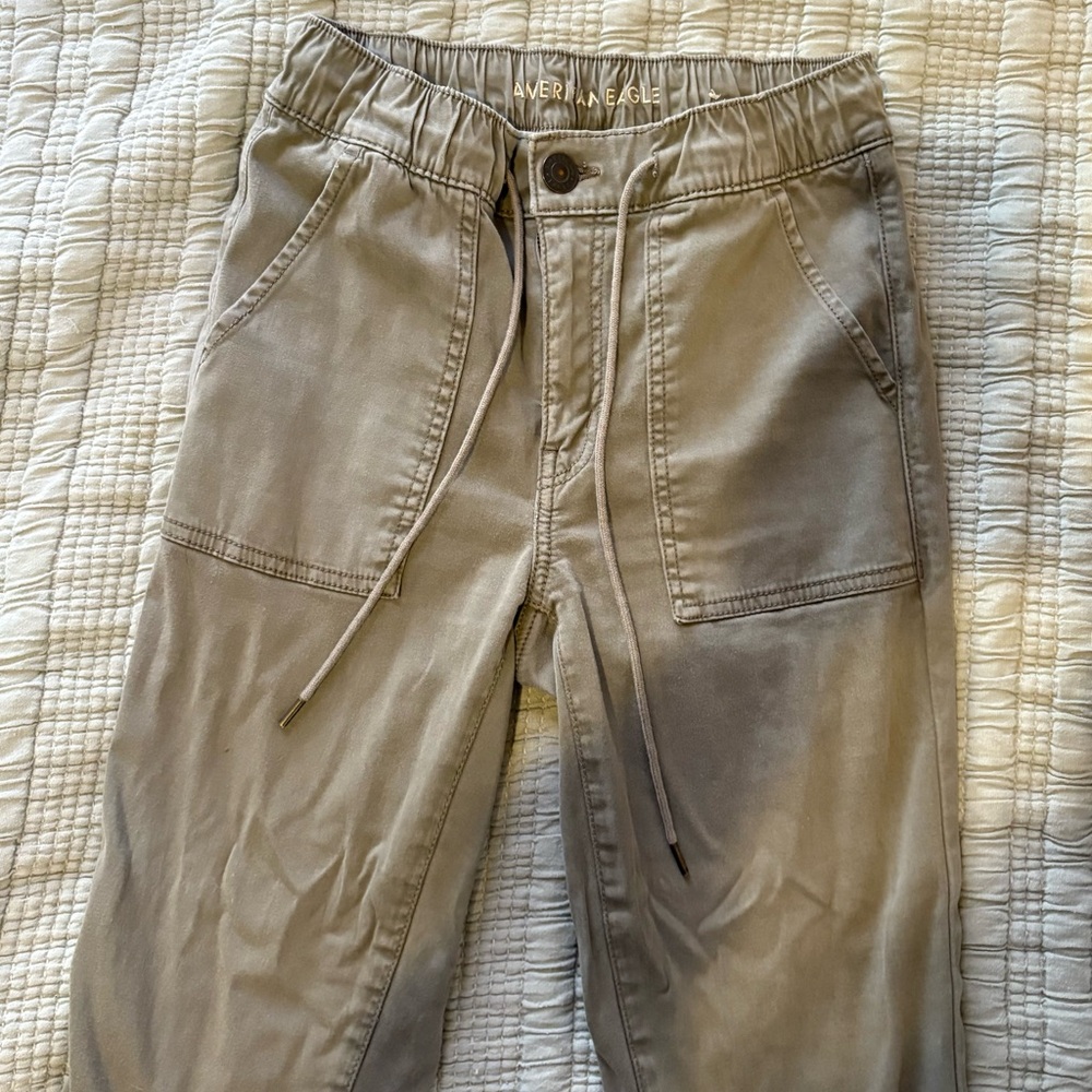 American Eagle Outfitters Women’s  army green Cargo Pants